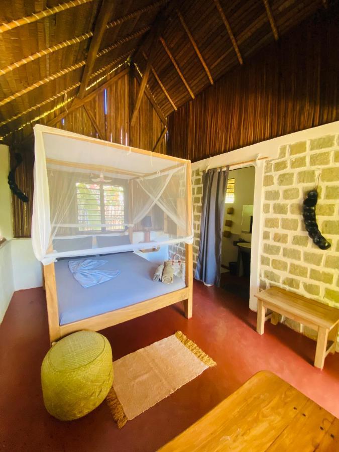 Tamarin Lodge Ampangorinana Bagian luar foto