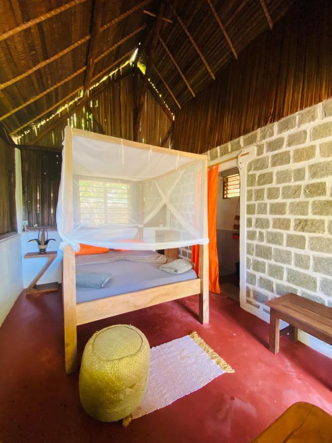 Tamarin Lodge Ampangorinana Bagian luar foto