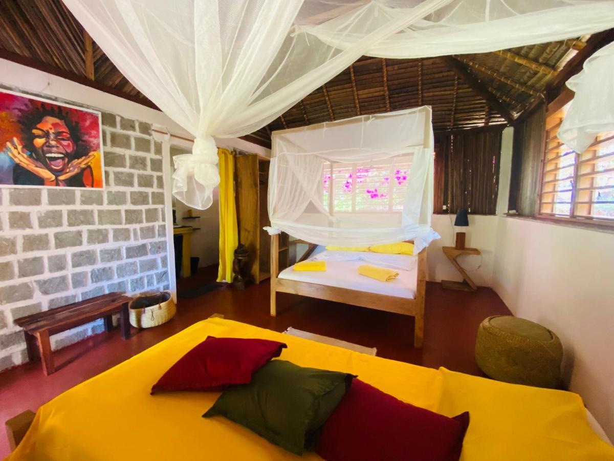 Tamarin Lodge Ampangorinana Bagian luar foto