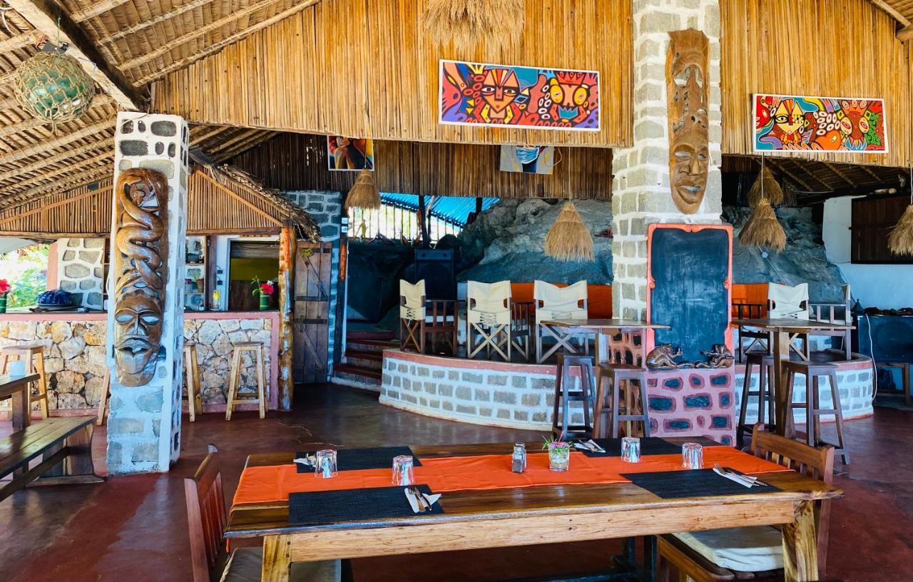 Tamarin Lodge Ampangorinana Bagian luar foto