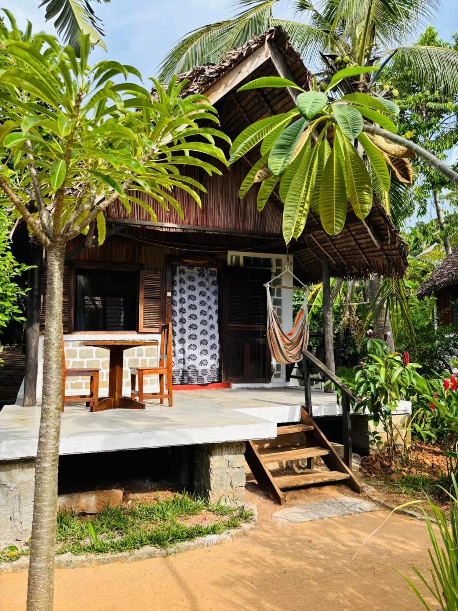 Tamarin Lodge Ampangorinana Bagian luar foto